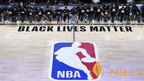 NBA球員集體下跪抗議